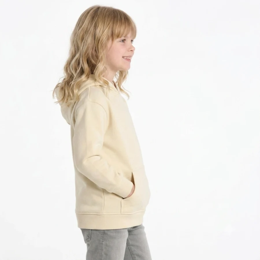 Menina a vestir sweatshirt com capuz e bolso canguru de criança